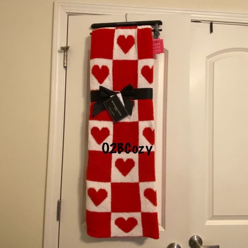 Magaschoni Red & White Heart Cozy Throw